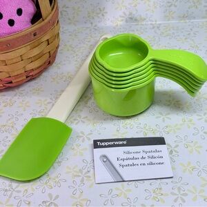 NEW-Tupperware Bright Lime Green Silicone Spatula and Nesting Measuring Cups
